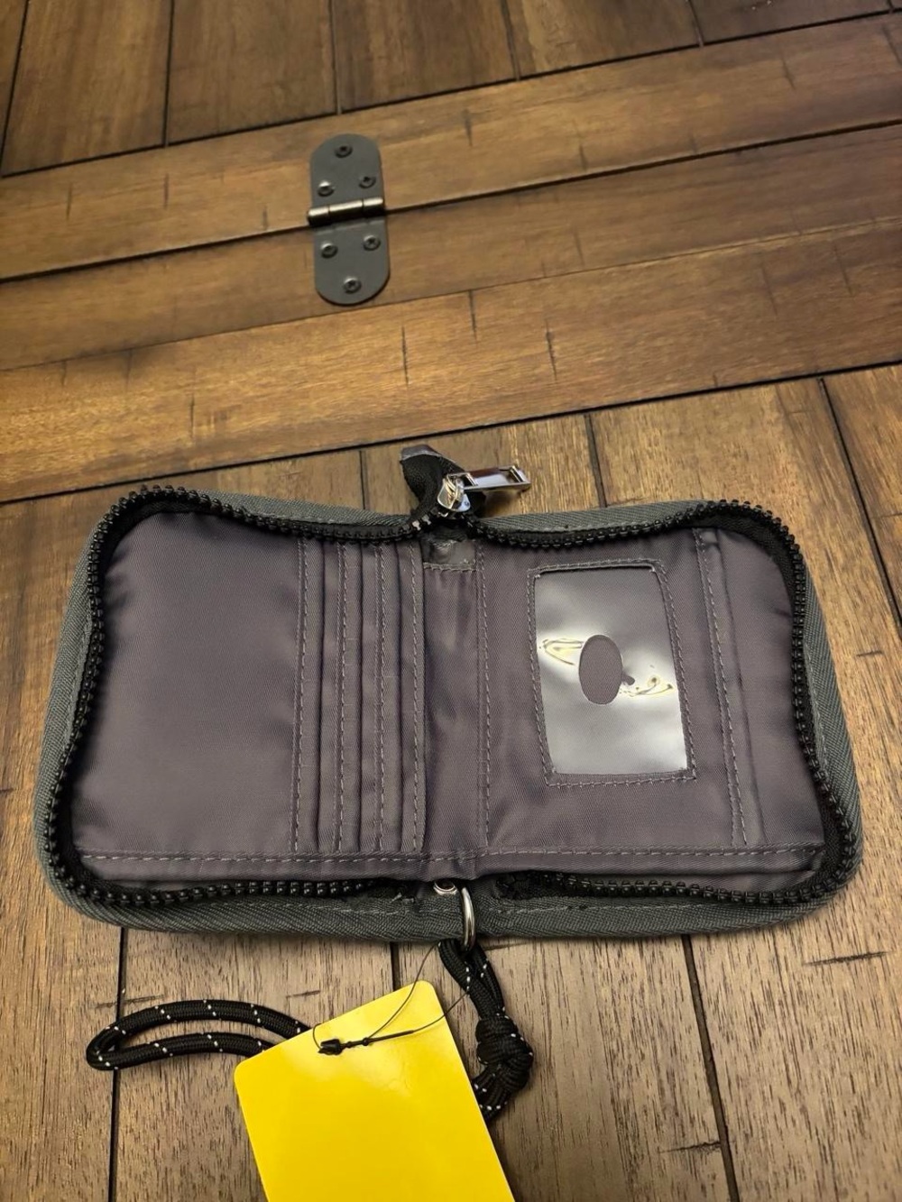 Peanuts Snoopy & Woodstock Mini Zipper
Wallet BNWT - Picture 8 of 8